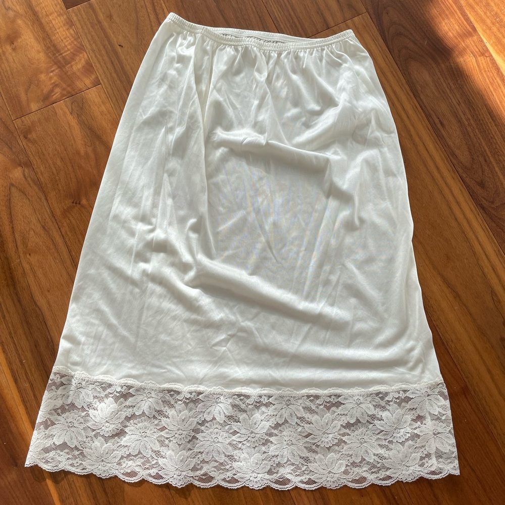 Vintage white/cream lace midi skirt